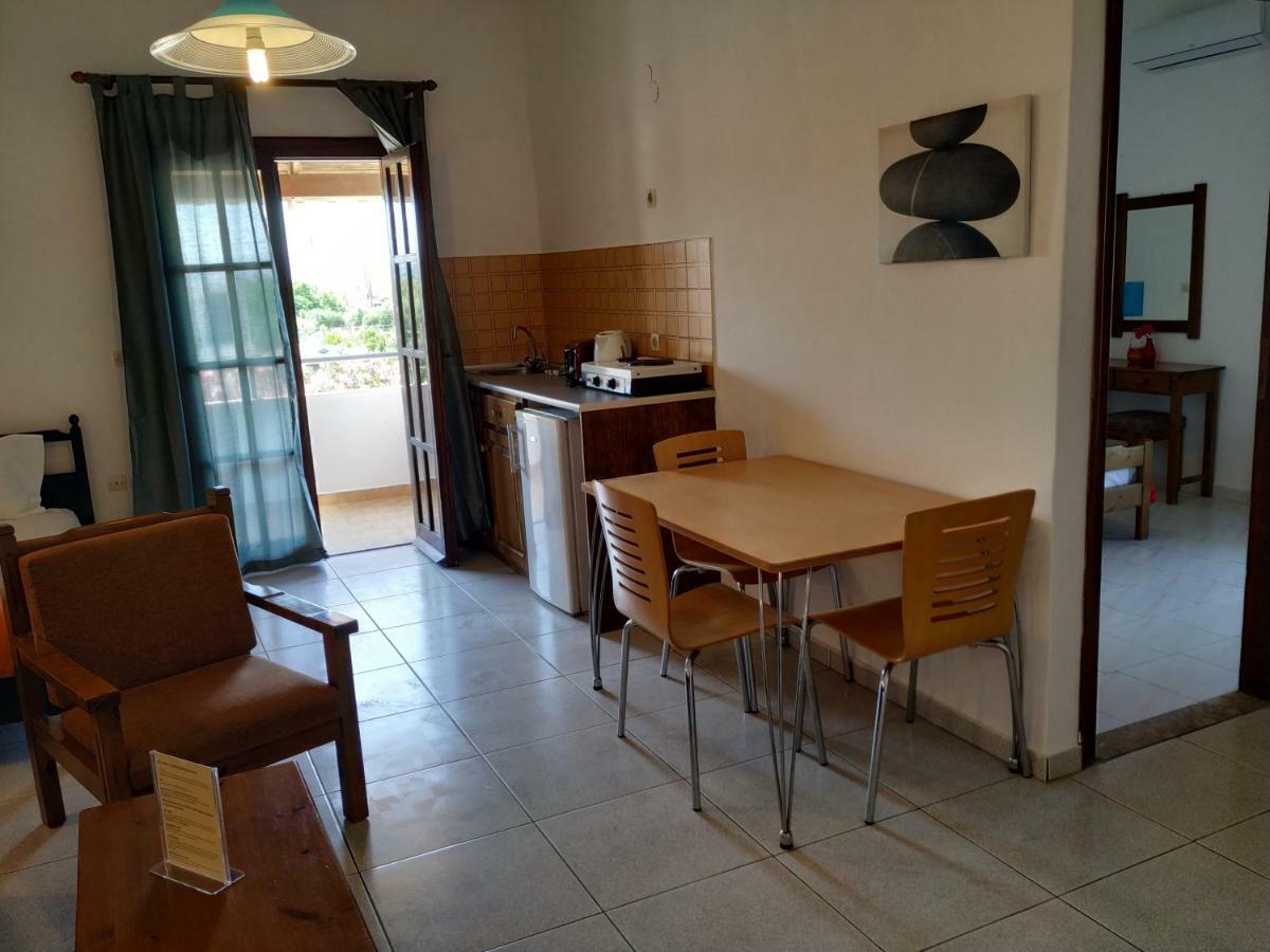 Pardalakis Studios Gerani  Extérieur photo